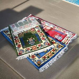 Alfombra de oración moderna, lavable, acolchada, de poliéster de alta densidad con tejido liso y estampado floral, resistente al desgaste con base antideslizante, para adultos. - Product Image 1