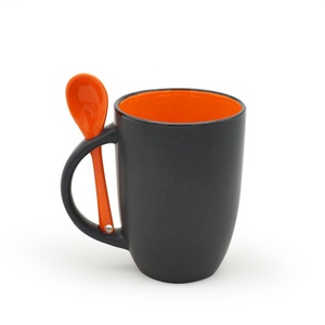 Tasses à café en céramique écologiques noires avec cuillère, cadeau promotionnel - Product Image 3
