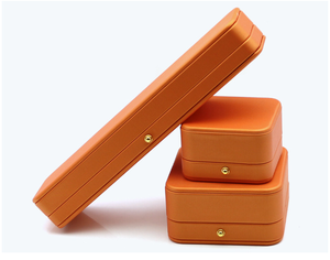 Sang trọng PU da hộp đồ trang sức biểu tượng tùy chỉnh hình chữ nhật cho vòng vòng Vòng cổ hiển thị đơn giản vuông có sẵn nhựa giấy carton - Product Image 1