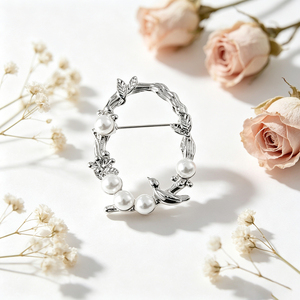 Circular Metal Brooch With Pearl Beads And Bird Design Nickel-Free Fashion <b>Pin</b> On Badge Classical Style Die Casting - Product Image 1