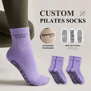 Chaussettes antidérapantes personnalisées BiLu pour jeunes femmes, en coton respirant, absorbant la transpiration, pour le yoga, le pilates, la barre et les entraînements - Product Image 1