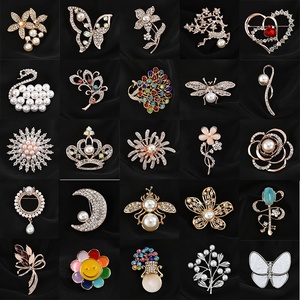 Broche de Boda al por Mayor, Clip para Bufanda con Perlas y Diamantes, Diseño Floral Estilo Coreano, Accesorio de Alta Gama para Prendas Exteriores - Product Image 3