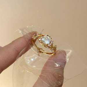 Bague Huahua Banxia en argent pur S925 avec diamant carré et motif vigne, design de niche haut de gamme et luxueux - Product Image 3