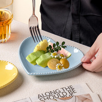 Assiette à gâteau en céramique en forme de cœur créative, plateau de service personnalisé pour collations, bijoux, vaisselle de maison, assiette à dîner