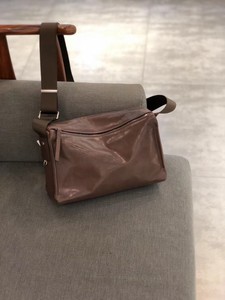 Borsa a Tracolla in Pelle Conciata al Vegetale di Alta Qualità Borsa a tracolla vintage da uomo. Borsa a Tracolla Minimalista Produzione OEM e Vendita all'Ingrosso - Product Image 1