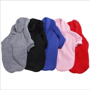 เสื้อฮู้ดดี้สุนัขแบบรักษ์โลก หลายสี ผลิตจากโพลีเอสเตอร์ เสื้อผ้าสัตว์เลี้ยงแบบคลาสสิก เสื้อกันหนาวสำหรับลูกสุนัข ฤดูหนาว ฤดูใบไม้ผลิ เสื้อผ้าสุนัขสำหรับกิจกรรมกลางแจ้ง แบบสั่งทำได้ - Product Image 3