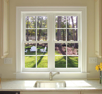 Fenêtre coulissante moderne en PVC à double vitrage Low-E, étanche, pour construction neuve, certifiée NFRC, idéale pour cuisine et cour.