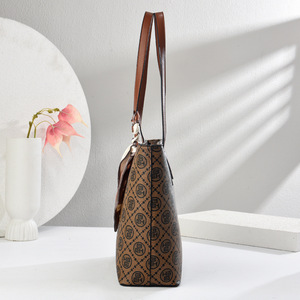 Sac fourre-tout classique grande capacité, sac à bandoulière, sac bandoulière avec foulard, pour femme, usage quotidien, printemps 2025 - Product Image 2