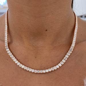 Collar de tenis con moissanita de corte esmeralda engastada en bisel, de plata de ley 925 chapada en oro, regalo de compromiso o boda para pareja - Product Image 6