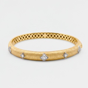 Bracelet à charnière en argent sterling 925 plaqué or 18 carats, finition brossée, serti d'étoiles avec zirconiums cubiques - Product Image 1