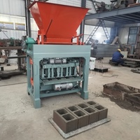 Machine à fabriquer des briques, machine automatique de fabrication de briques et de blocs, mélangeur et convoyeur combinés.