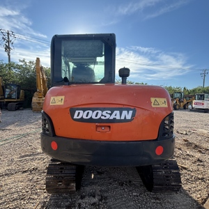 Mini-excavatrice sur chenilles Doosan DH55-7 d'occasion, 5,5 tonnes, excavatrice hydraulique avec moteur et pompe, modèle 2024 - Product Image 1