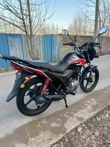 La Moto Stradale AHonda 125cc, Altamente Efficiente nei Consumi e Durevole, Molto Apprezzata dalle Persone - Product Image 5