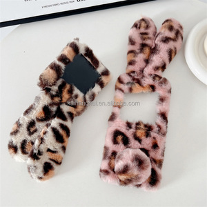 <span class=keywords><strong>Coque</strong></span> de téléphone tendance en fourrure imprimée léopard anti-rayures pour Samsung <span class=keywords><strong>Zflip</strong></span> 345 - Product Image 4