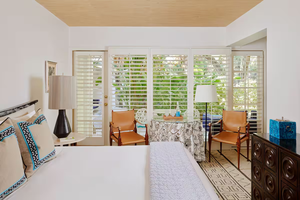 Suite de chambre et salon sur mesure en bois de chêne laqué, design contemporain et antique, pour hôtels, hôtellerie et appartements commerciaux - Product Image 4