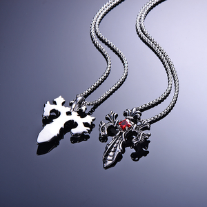 Collar gótico vintage para hombre con cruz, colgante <span class=keywords><strong>de</strong></span> crucifijo ornamentado con flor-<span class=keywords><strong>de</strong></span>-<span class=keywords><strong>lis</strong></span> y gemas rojas y negras, joyería hip hop para motociclistas. - Product Image 4