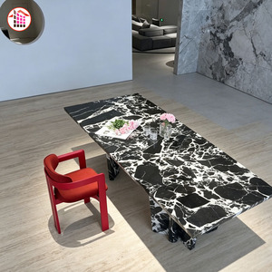 Tavolo da Pranzo in Marmo Personalizzato all'Ingrosso, con Venature Nere e Bianche Intense, Piano in Pietra Naturale con Motivo Unico per Progetti Commerciali - Product Image 1