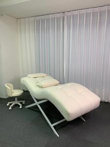 Hot Selling Custom Modern Simple Luxury Beauty Salon Furniture Berber Fleece Curved Spa Facial Eyelash <b>Bed</b> for Beauty Salon Spa - Product Image 6