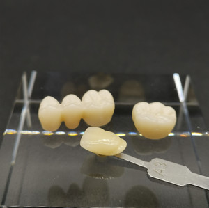 Disque en zircone dentaire multicouche de 98 mm pour couronnes et bridges en dentisterie numérique - Product Image 3