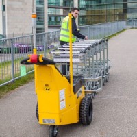 Chariot à bagages d'aéroport à quatre roues avec roulettes silencieuses, support de panneau, cadre en aluminium robuste, frein à main, frein automatique, conception empilable