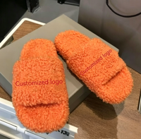 Vente en gros de claquettes pour femmes en fausse fourrure moelleuse, à bout ouvert, chaudes, brodées, à enfiler, pour l'intérieur et la maison, pour l'été et l'automne