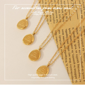 Collar con colgante de acero inoxidable estilo palaciego de moda vintage con letras ovaladas 18K chapado en oro joyerí<span class=keywords><strong>a</strong></span> collar de acero de titanio - Product Image 6