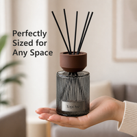 Difusor de Aromas con Varillas de Aceites Esenciales al por Mayor, Aromas Ecológicos a Base de Plantas, Botella Decorativa de Vidrio Corrugado con Tapa de Madera Personalizada
