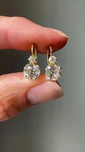 Boucles d'oreilles clous en diamant de laboratoire taille coussin 2 carats, certifiées IGI, pureté VS1, en or blanc 14K, plaqué or pour mariage - Product Image 3