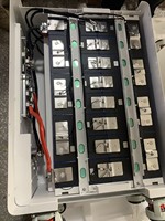 Système de stockage d'énergie PV Plus avec batterie au lithium, armoire de stockage d'énergie intégrée IP65 avec système solaire de 50 kW