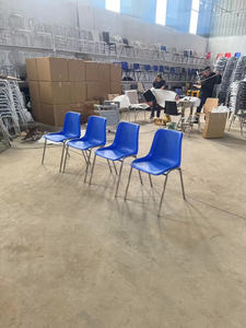 Chaise empilable en plastique populaire avec pieds en acier inoxydable pour salle <span class=keywords><strong>de</strong></span> classe, formation, école, église, bureau, événement, salle à manger, concert - Product Image 3