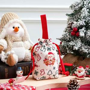 Bolsas de Regalo Navideñas con Frutas y Dulces para Niños, Empacadas a Mano en Cajas Pequeñas con Diseño de Manzana - Product Image 2