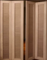 Vente en gros usine de stores de fenêtre en PVC imitation bois, style traditionnel, à ouverture horizontale, pour intérieur