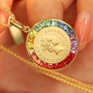 Collar Xinfly de Oro de 18K con Zafiro Natural Redondo y Colgante de Moneda de Oro - Product Image 4