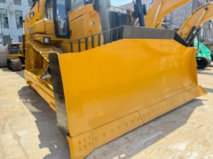 Bouteur sur chenilles CAT D8R d'occasion robuste, engin lourd stable pour le façonnage des sous-sols et la manutention des déchets de terre - Product Image 4