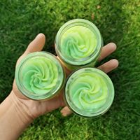 Unicorn Color Vegan Whipped Body Butter voor droge, donkere huid, verrijkt met fruit-ijs, matcha, acai, roos en collageen.