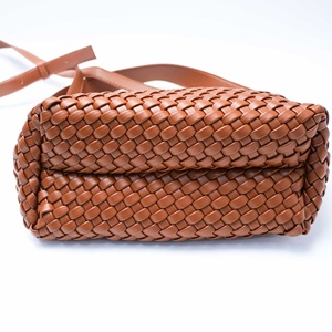 2025 nouveauté mode vente chaude PU tissé <span class=keywords><strong>sac</strong></span> fourre-tout <span class=keywords><strong>pour</strong></span> les femmes multi-fonction épaule, bandoulière <span class=keywords><strong>sac</strong></span> <span class=keywords><strong>à</strong></span> <span class=keywords><strong>main</strong></span> - Product Image 6