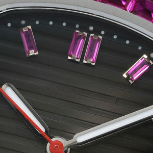 Elegante Reloj Octagonal Color Platino con Esfera Ondulada, Perfil Ultrafino, Perfecto para Eventos Ejecutivos y de Negocios - Product Image 3