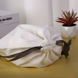 ถุงของขวัญเครื่องสำอางแบบมีเชือกผูก ทำจากผ้าฝ้ายออร์แกนิคสีขาว ยี่ห้อ Zenos พร้อมสกรีนลาย สำหรับใส่แชมพูและเครื่องสำอาง - Product Image 3