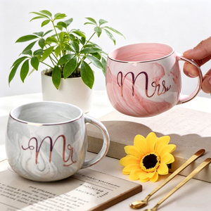 <span class=keywords><strong>Tazas</strong></span> <span class=keywords><strong>de</strong></span> Cerámica con <span class=keywords><strong>Diseño</strong></span> <span class=keywords><strong>de</strong></span> Mármol Rosa y Gris, Borde Dorado, Forma Redonda, <span class=keywords><strong>para</strong></span> Parejas, <span class=keywords><strong>Tazas</strong></span> <span class=keywords><strong>de</strong></span> Porcelana <span class=keywords><strong>para</strong></span> Café, Uso Diario en el Hogar, Venta al Por Mayor <span class=keywords><strong>de</strong></span> Fábrica - Product Image 1