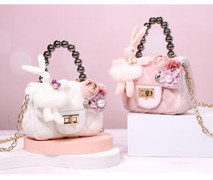 Kindermode Bloemen- en konijnenversiering Schattige handtas Mini metalen ketting schoudertas Fluwelen handtas met parelketting - Product Image 5