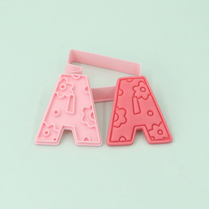 <span class=keywords><strong>Emporte</strong></span>-pièces <span class=keywords><strong>en</strong></span> plastique <span class=keywords><strong>de</strong></span> 26 lettres Love 3D Cartoon DIY Clay Animation Printed Customized Eco-Friendly Biscuit Mold - Product Image 2