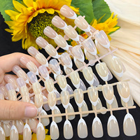 Ongles à presser ABS de style français, préconçus, couleur unie, pointes blanches, lot de 24 pièces, pointes rondes, style court, très demandés