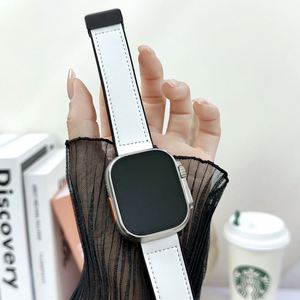 Bracelet en cuir et silicone ultra respirant avec boucle magnétique pour Apple Watch, accessoire confortable et élégant - Product Image 5