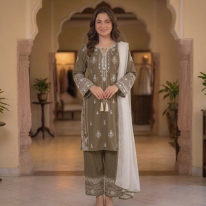 Magnifique costume palazzo en soie brodé de haute qualité, coupe ajustée, infroissable, avec travail de miroir, idéal pour les mariages - Product Image 1