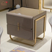 Juego de Mesa de Centro de Lujo Italiano Moderno en Gris con Acabado Lacado Brillante y Cuero, Estructura de Madera, Cajones de Almacenamiento, Muebles Metálicos para Sala de Estar