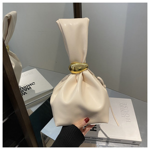 Borsa a Spalla da Donna a Secchiello Personalizzata 2025 Nuova Retrò con Cerniera e Pieghe, Piccola Borsa di Design alla Moda per Donna - Product Image 3