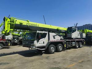 Distribuidor Oficial de Zoomlion, Grúa sobre Camión de 4 Ejes ZTC500H de 50 Toneladas de Zoomlion |   Pluma telescópica de 45 m y brazo de 16 m |   Extensión de Apoyo (Outrigger) con un Alcance de 7.4 Metros - Product Image 5