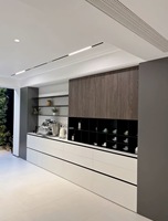 Buffet moderne, armoire de rangement en bois sur mesure avec éclairage LED et porte vitrée pour salle à manger