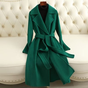 Abrigo LARGO DE Cachemira de doble cara para mujer en un estilo Hedy, con un aspecto ajustado y elegante, hecho de abrigo de lana. - Product Image 5
