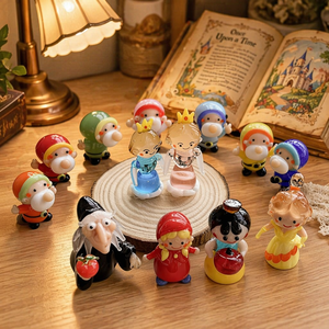 Miniatures en verre faites à la main sur le thème des contes de fées : <span class=keywords><strong>Blanche</strong></span>-<span class=keywords><strong>Neige</strong></span>, <span class=keywords><strong>les</strong></span> <span class=keywords><strong>Sept</strong></span> <span class=keywords><strong>Nains</strong></span>, Le Petit Chaperon Rouge, le Prince <span class=keywords><strong>et</strong></span> la Sorcière. - Product Image 6